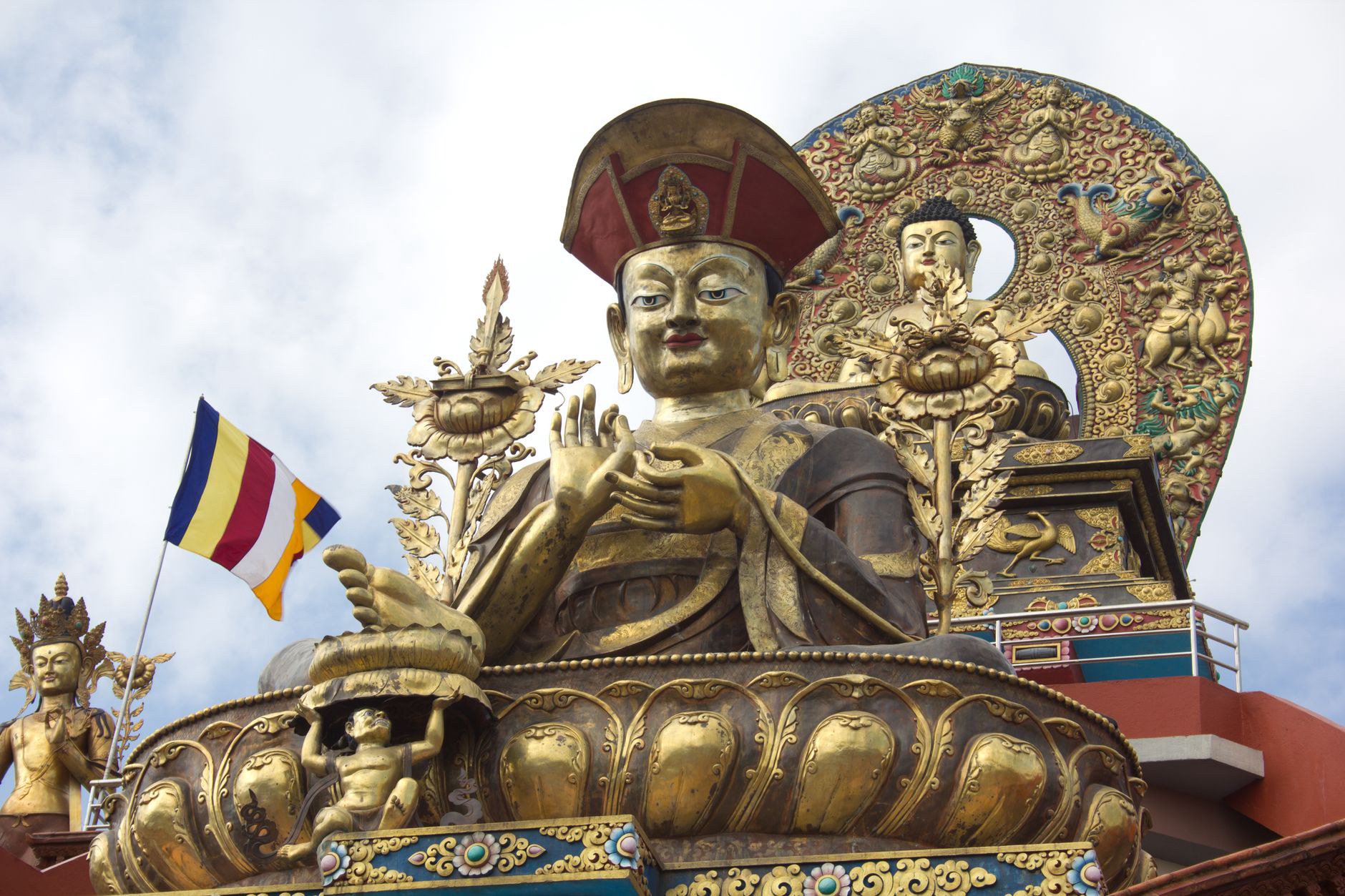 Ưu thế vượt trội từ xưởng chuyên gia công long đền chống xoay